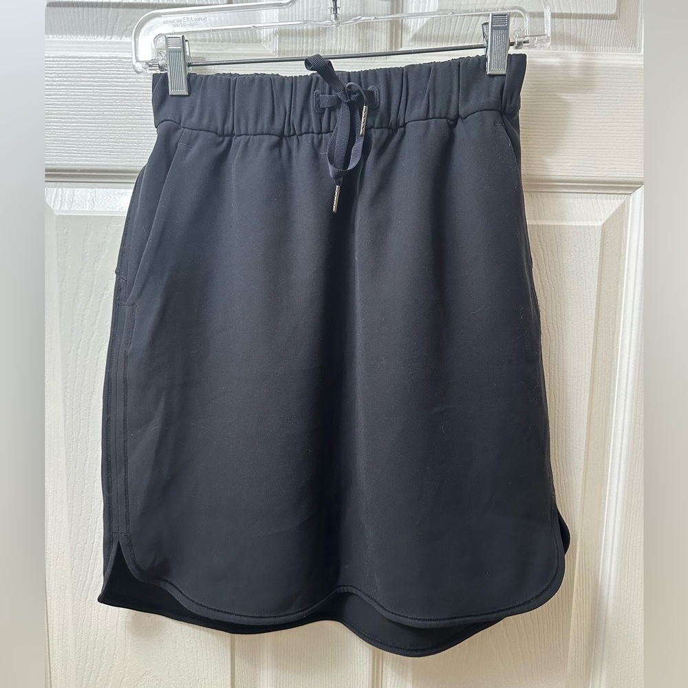 Lululemon On the Fly Skirt Size 4 Black